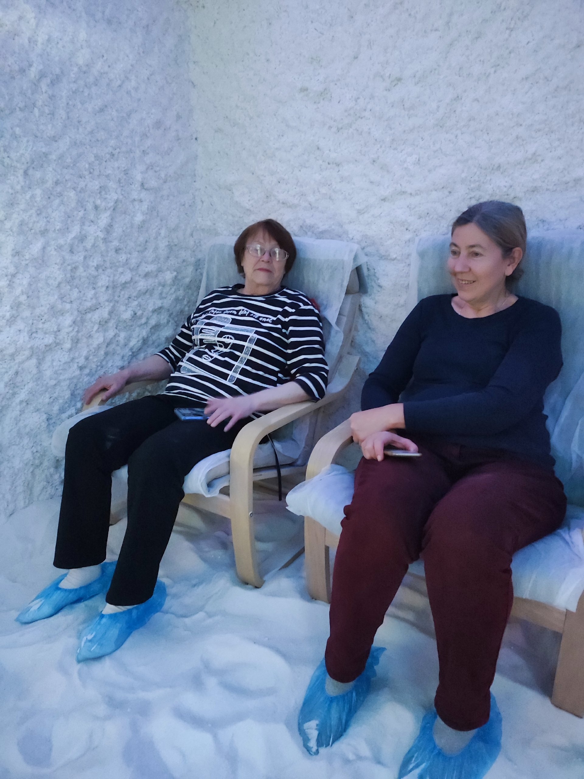 Расслабляющий сеанс в соляной пещере